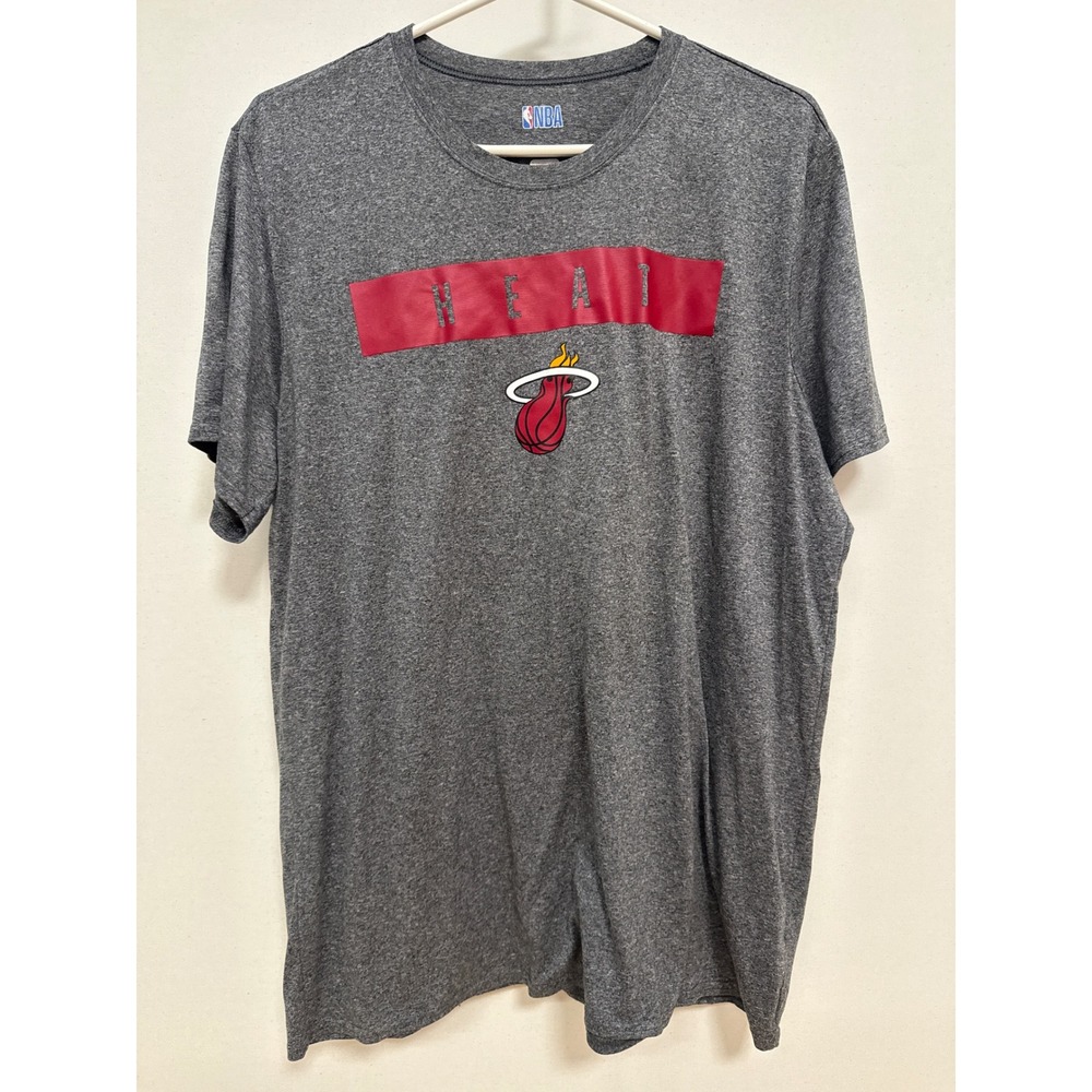 NBA Miami Heat T-Shirt Mens XL Gray Heather Short Sleeve Graphic Polyester Tee